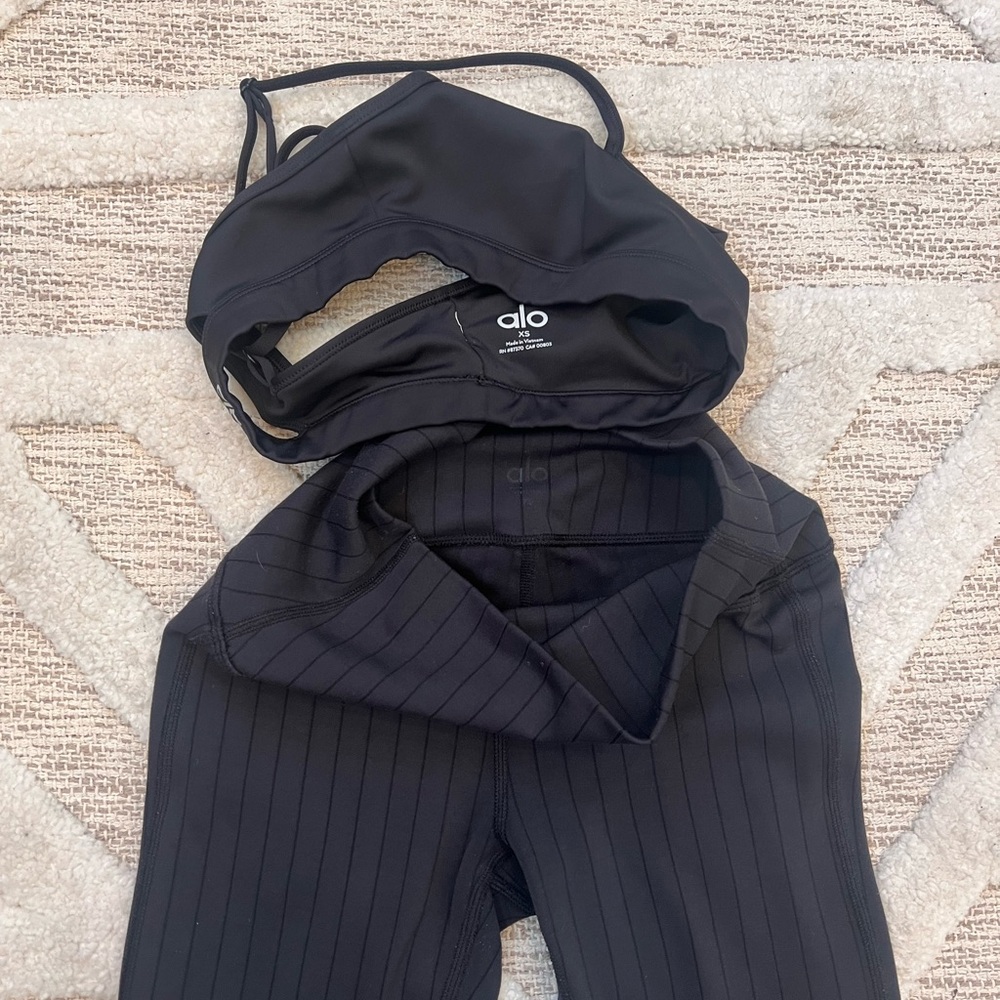 Set! Alo Outfit Pinstripe High Waist Leggings XS Airlift Intrigue Bra XS Black - Picture 8 of 11
